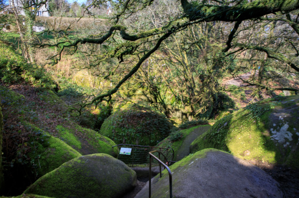 FRance, région Bretagne, Finistère, Huelgoat, les rochers, cahos de huelgoat, la grotte du Diable
