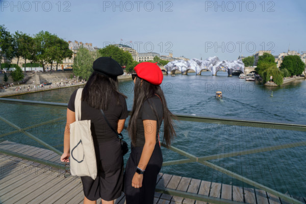 Oeuvre "La Caverne du Pont Neuf", par JR