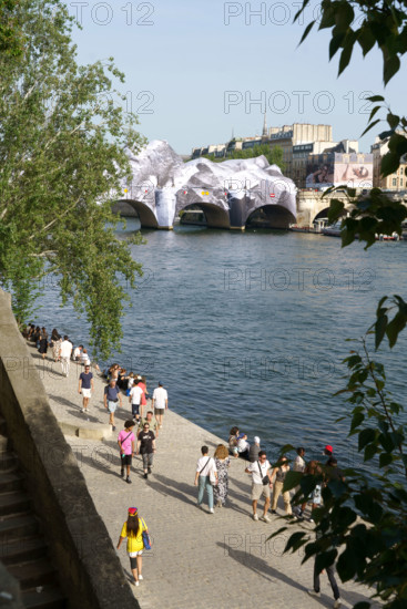 Oeuvre "La Caverne du Pont Neuf", par JR