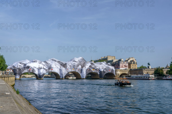 Oeuvre "La Caverne du Pont Neuf", par JR