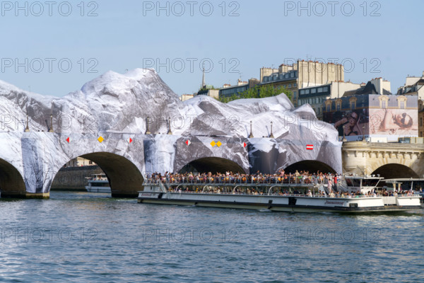Oeuvre "La Caverne du Pont Neuf", par JR