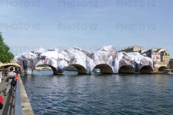 Oeuvre "La Caverne du Pont Neuf", par JR