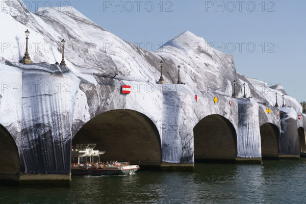 Oeuvre "La Caverne du Pont Neuf", par JR