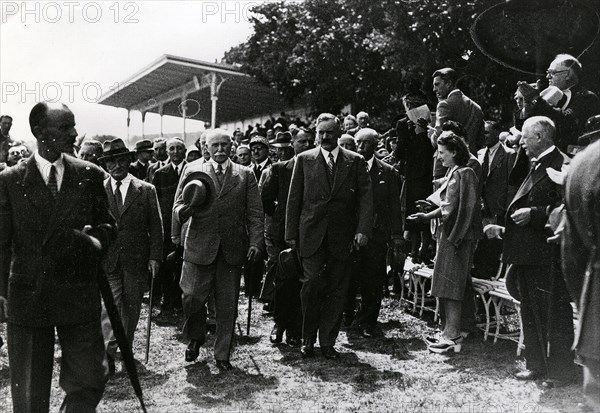 Le Maréchal Pétain aux courses