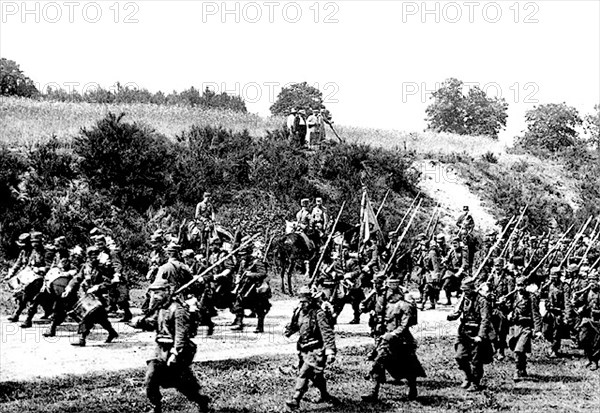 Soldats montant au front