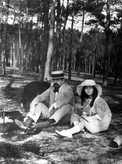 Claude Debussy and his daughter at the time of a picnic.