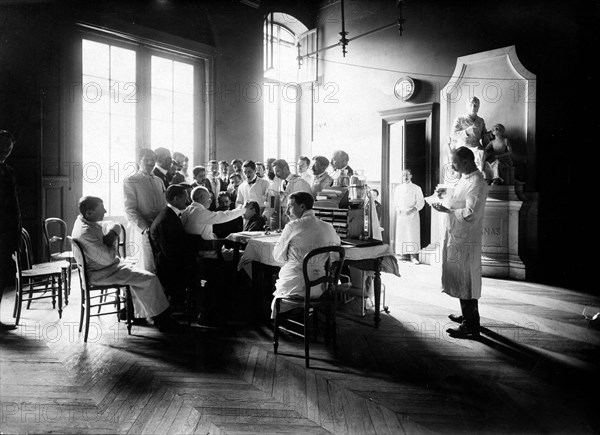 Hôtel Dieu, service d'ophtalmologie. Vers 1900.