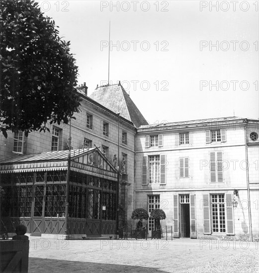 Premier Empire. La Malmaison. La cour d'honneur du château.