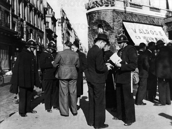 Paris 1939 : La police recherche des espions.