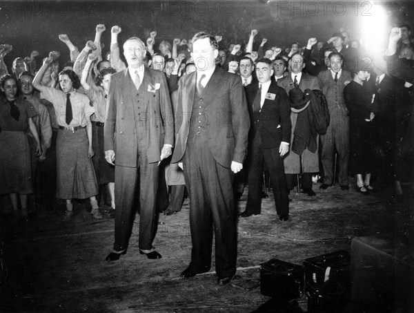 Léon Blum acclamé au Vélodrome d'Hiver, 1936