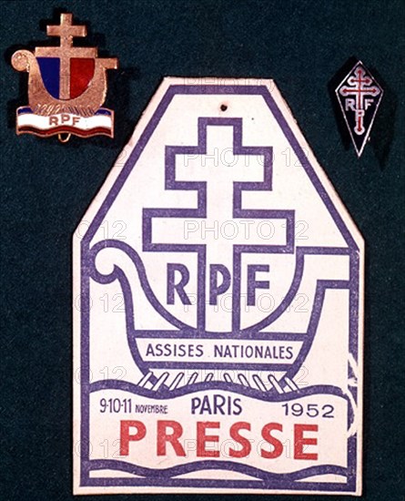 Affiche et insignes du R.P.F.