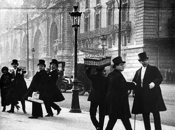 Years 1920.  Streets of Paris in the early morning.