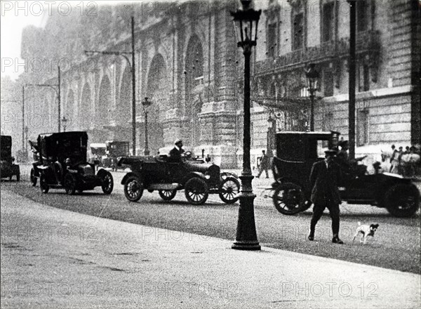 Circulation in the streets of Paris.