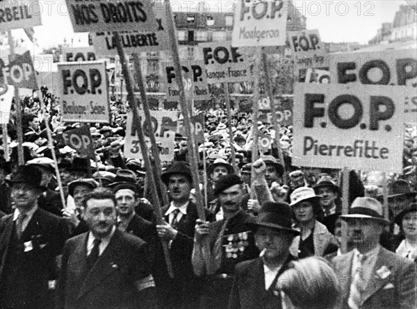 Manifestation du Front Populaire place de la Bastille, 1936