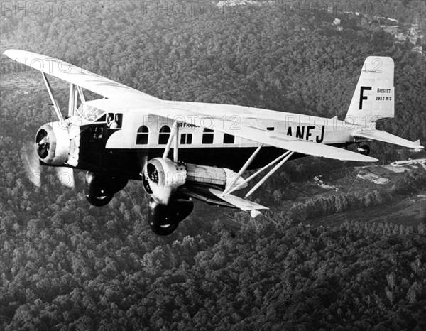 Vers 1930. Les voyages par avions. Bréguet 393.