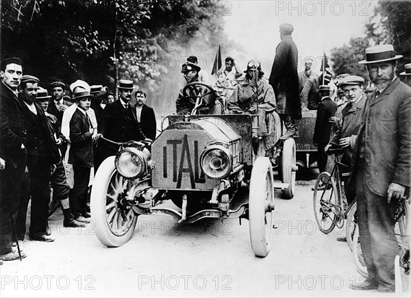 1927. Course Pékin-Paris. Arrivé à Paris de Borghèse.