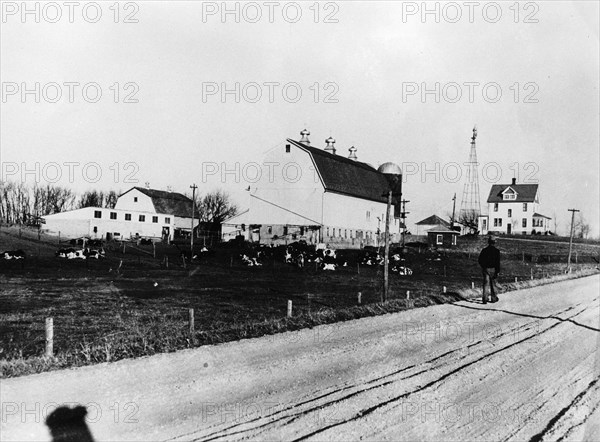 The United States. After 1945. A model farm near Minneapolis.