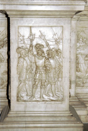 Basilique Saint Denis. Bas relief célébrant les victoires de François Ier.