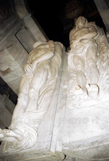 Grave. Francois I (Cognac, 1494 Rambouillet, 1547) and Claude de France (daughter of Louis XII and Anne of Brittany, 1499 1524)