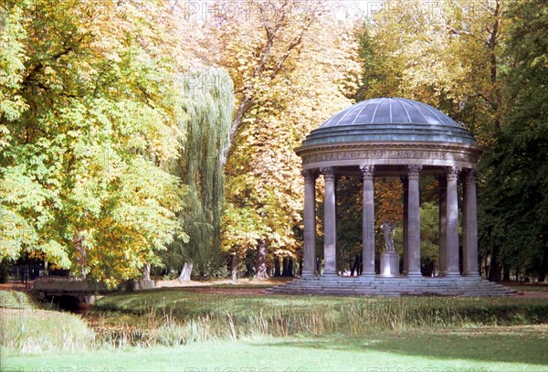 Versailles. Parc du Petit Trianon, le Temple de l'Amour