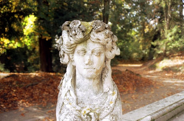 Versailles, un des sphinx du Belvédère sur la Rivière Enchantée