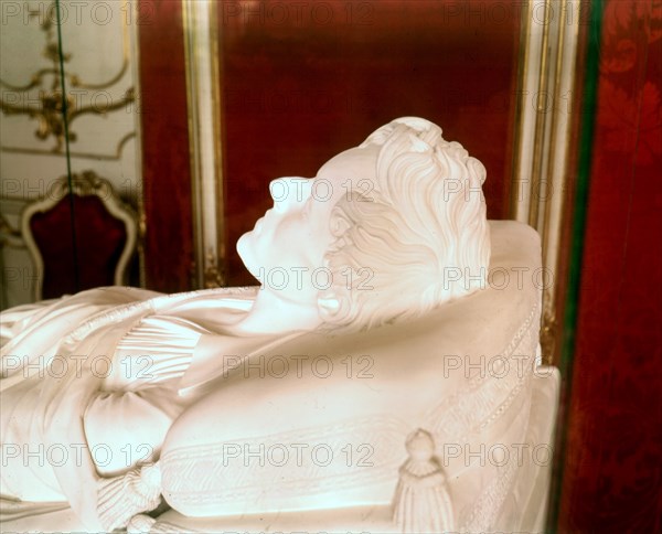 Recumbent statue of L'Aiglon
