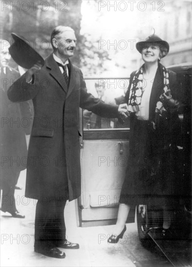 Sir Neville Chamberlain (1869-1940) et son épouse