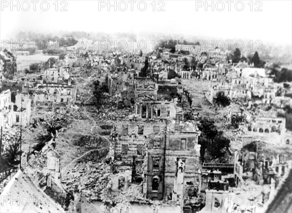 Les ruines de la ville de Saint-Lô en 1944