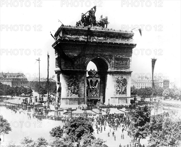 L'Arc de Triomphe - Obsèques de Victor Hugo le 1er juin 1885