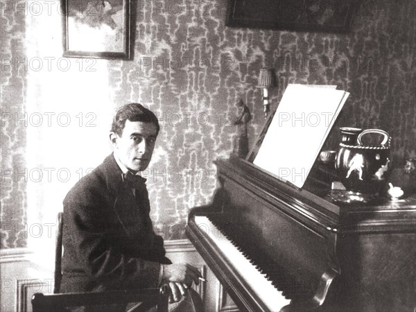 Maurice Ravel au piano