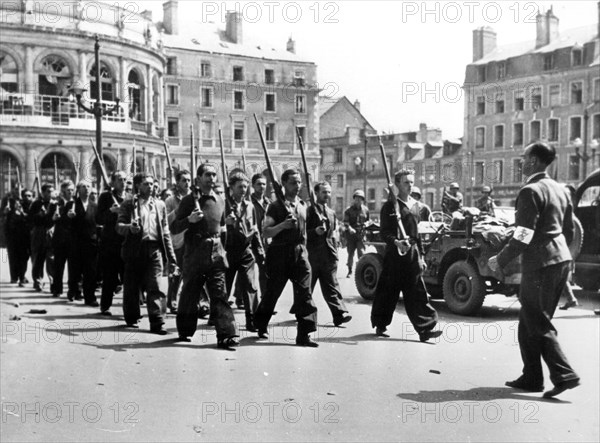 Défilé de maquisards à Chambéry