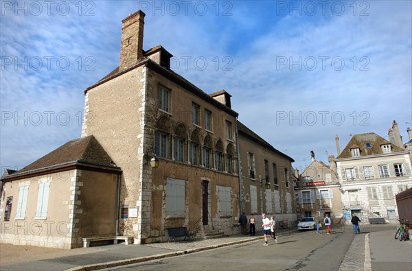 Chartres.