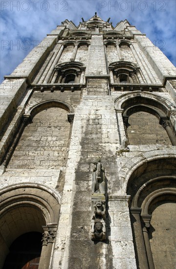 Chartres.