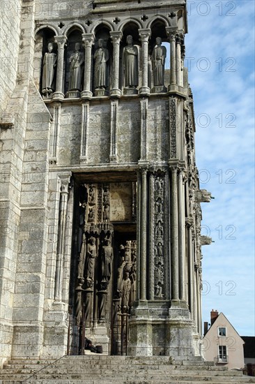 Chartres.