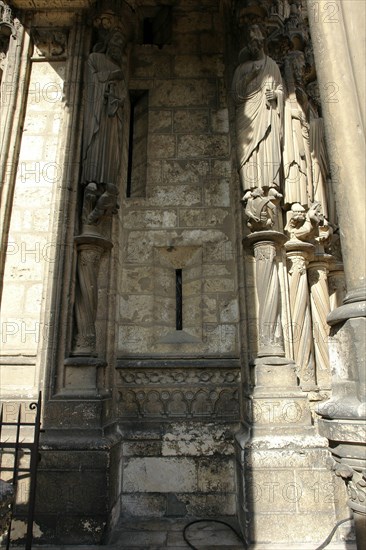 Chartres.