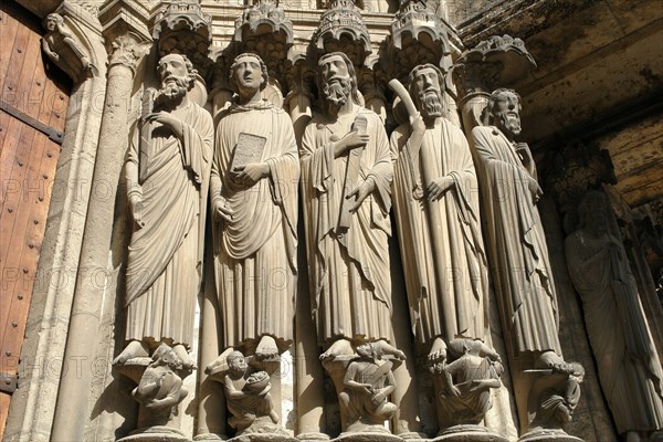 Chartres.