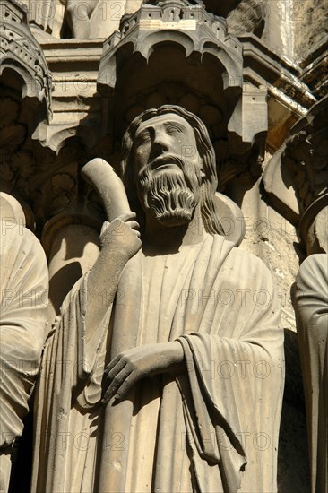 Chartres.
