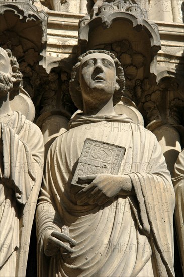 Chartres.