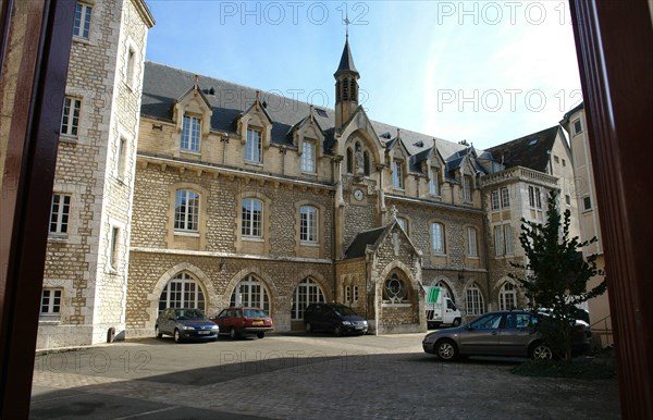 Chartres.