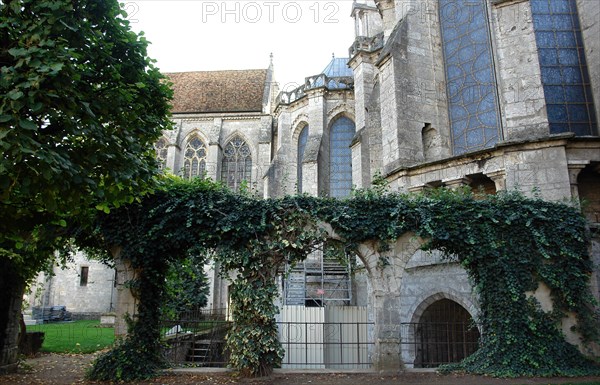 Chartres.