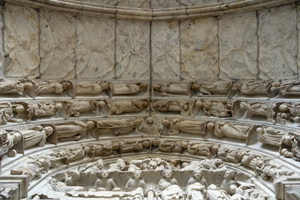 Chartres.
