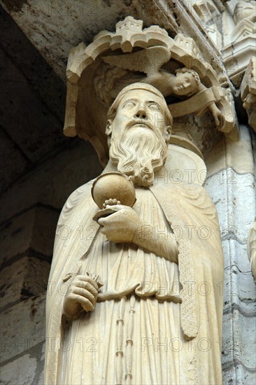 Chartres.