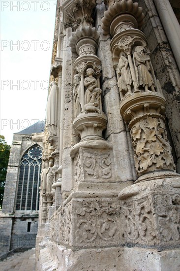 Chartres.