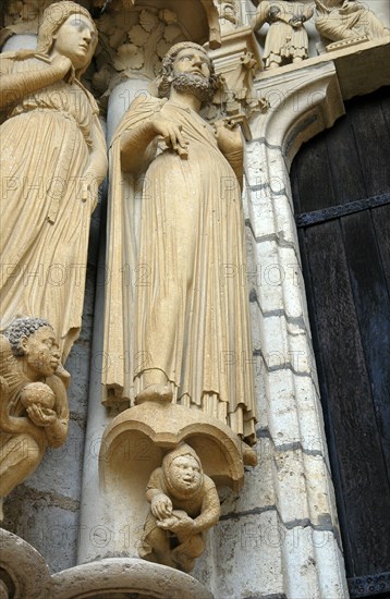 Chartres.