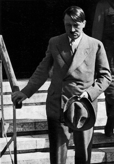 Adolf Hitler. Letzter Besuch bei Hindenburg vor seinem Tode im Juli 1934. Dernière visite à Hindenburg avant sa mort en juillet 1934.