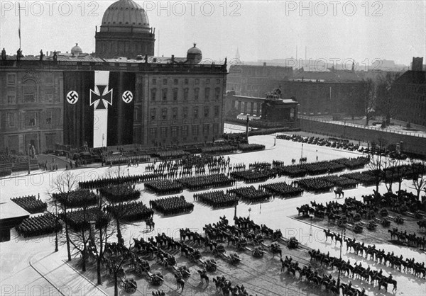 Adolf Hitler. Verkündung der Wehrfreiheit 1935. Célébration de l'Indépendance en 1935 (liberté de l'Armée).