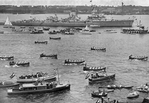 Adolf Hitler. Flottenbesuch in Kiel 1934. Visite de la Flotte à Kiel, en 1934.