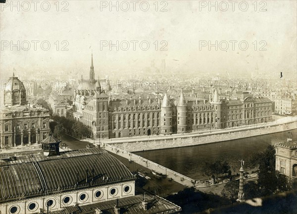 Paris. La Congiergerie. Devint une prison au 14e siècle. Vue du Chatelet. Photo début 20e.