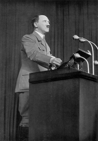 Adolf Hitler. Der Führer im Wahlkampf um Deutchlands Freiheit. März 1936. Adolf Hitler. Le Führer en campagne électorale pour la liberté de l'Allemagne. Mars 1936.
