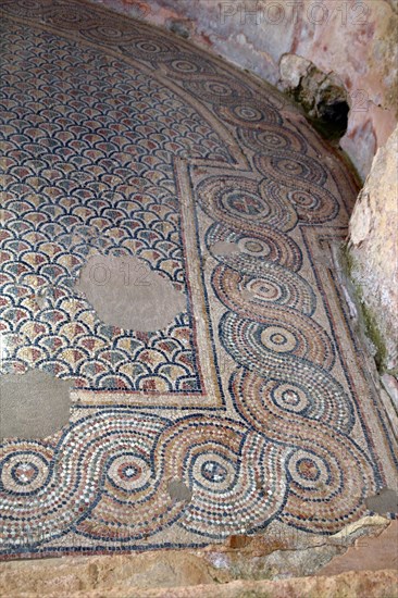 Fouille gallo-romaines de Séviac. Gers. La villa gallo-romaine de Séviac restitue le cadre de vie d'un aristocrate terrien des 4e et 5e siècles de notre ère. Les constructions apparentes et les mosaïques appartiennent à la partie résidentielle d'une grande villa du Bas-Empire, qui prolonge un habitat plus ancien. Les Thermes.